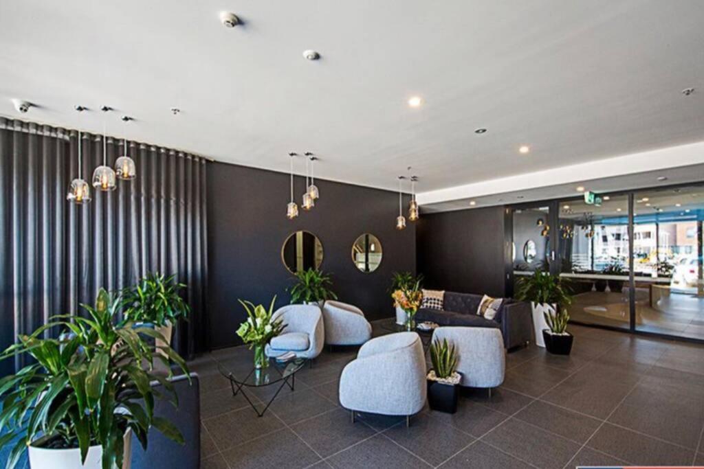 Luxe 2Br Executive Apartment Kingston Pool Parking Wifi Bbq Wine Exterior foto