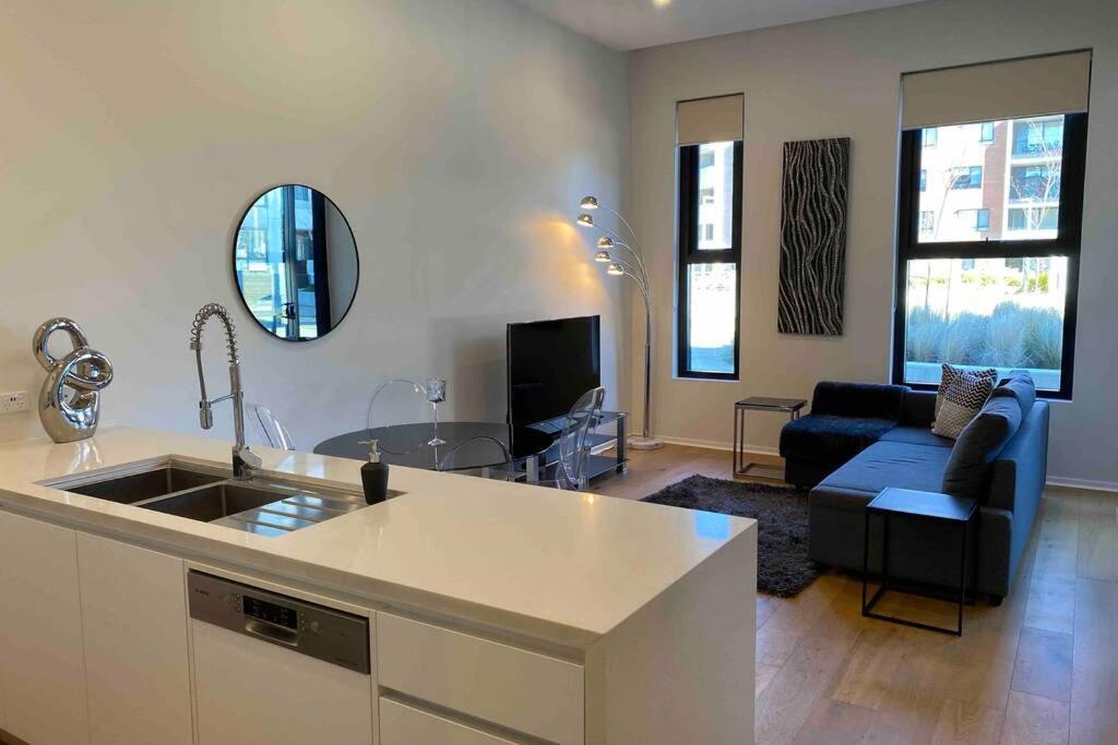 Luxe 2Br Executive Apartment Kingston Pool Parking Wifi Bbq Wine Exterior foto