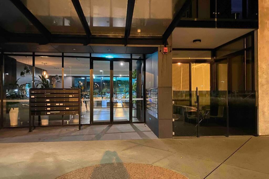 Luxe 2Br Executive Apartment Kingston Pool Parking Wifi Bbq Wine Exterior foto