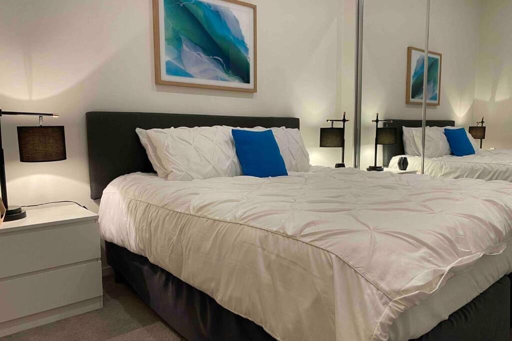 Luxe 2Br Executive Apartment Kingston Pool Parking Wifi Bbq Wine Exterior foto